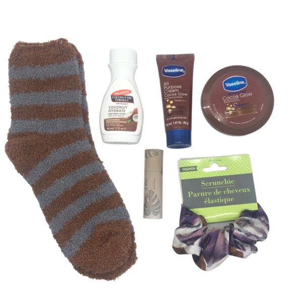 Cozy Socks & Hair Accessory Gift Set Vaseline Intensive Care Cocoa Glow w/Fuzzy - Picture 8 of 15